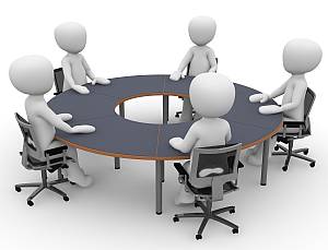 menschliche Figuren im Meeting