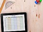 Tablet mit Stundenplan