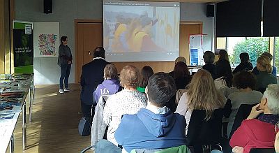 Lioba Koberg zu einer Protestaktion vor dem Bundeskanzleramt