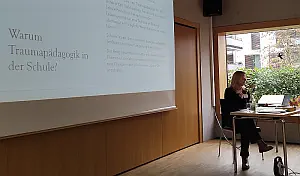 Mareike Klaus - Vortrag 'Traumasensible Haltungen im Religionsunterricht'